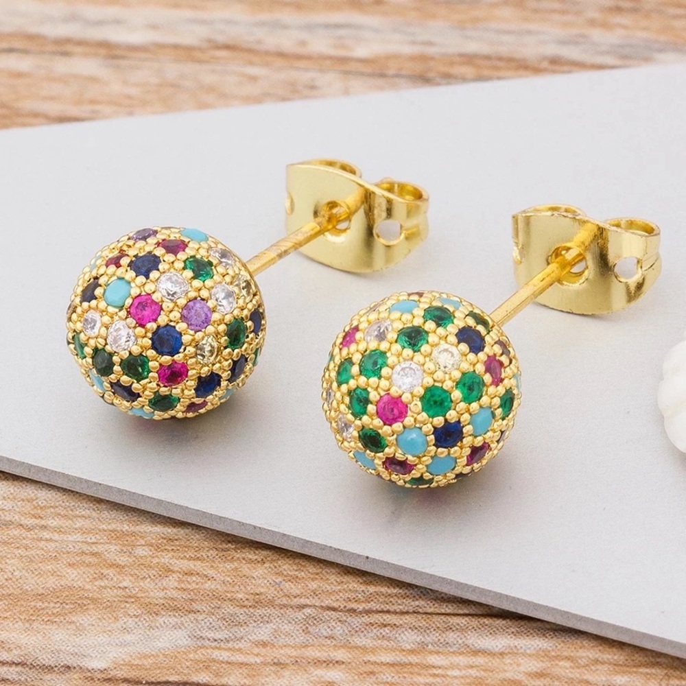 Ball shape earrings